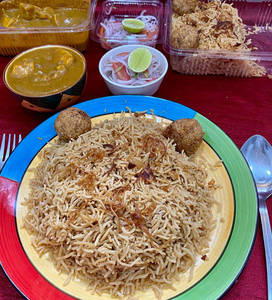 Chicken Dhansak + Caramalised Rice +4 Kababs + Kachumbar (serves One)