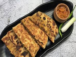 Aloo Paratha With Curd