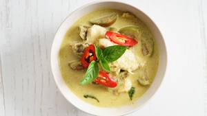 Thai Chicken Green Curry With Steamed Rice