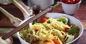 Veg Hakka Noodles 