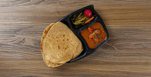 Chicken Masala With Choice Of Bread Combo