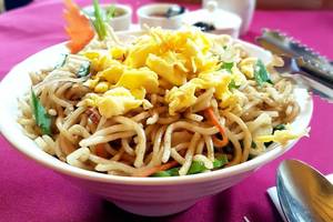 Egg Hakka Noodles