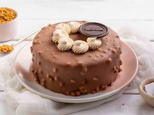 Eggless Butterscotch & Milk Chocolate Cake [1/2kg]
