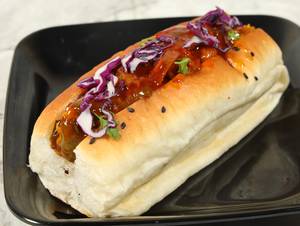 Veg Chilli Hot Dog   [[R.h]                            