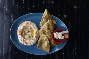 Phoebe's Hummus With Fresh Baked Za'atar Pita Bread