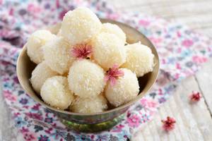 Coconut Lachha Laddu