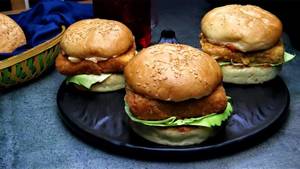 Chilli Paneer Burger