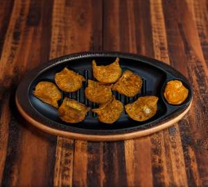 Fried momos [8 pieces]