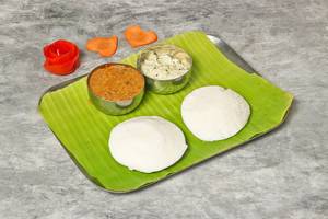 Idli With Vada Curry