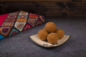 Desi Ghee Besan Laddu