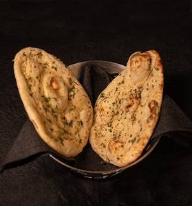 Butter Garlic Naan (1pc)