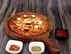 Spicy paneer pizza