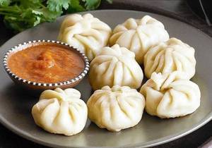 Veg Steamed Momos ( 8 Pieces )