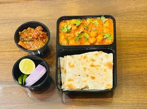 Chana Masala With Roti / Naan (combo)