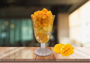 Fresh Mango Pieces With Asli Alphonso Ice Cream