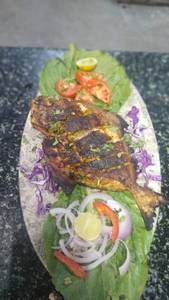 Vanjaram Tawa Fish Slice / Pomfret Full