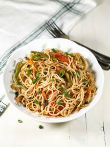 Veg Hakka Noodles