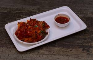 Schezwan Paneer Gravy Momos (6 Pcs)