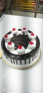 Eggless rich cream black forest cake per pound