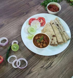 Chole Masala With Butter Roti (3 Pcs)