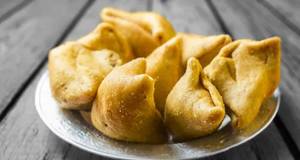 Aloo  Samosa 2pc