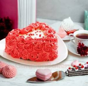 Eggless Heart Shape Strawberry Cake