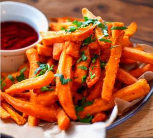 Tandoori Fries with tandoori sauce