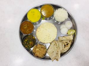 Rajasthani Veg Thali (Limited)