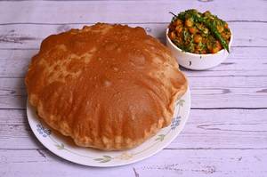 Chana Bhatura [ONE BHATURA]