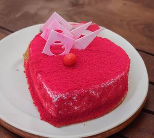 Red velvet heart cake    