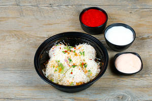 Veg Cheese Gravy Momos [6 Pieces]