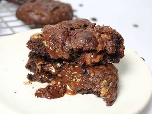Giant Caramel Nutella Intense Chocolate Cookies