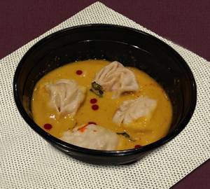 Paneer Jhol Momos ( 4 Pieces)