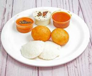 Idli [2 pieces] + bonda [2 pieces]                           