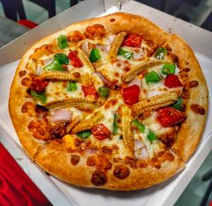 Baby Corn Capsicum And Tomato Pizza (6Inch)     