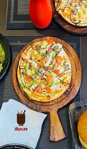 Hand Toast Hara Bhara Farm House Pizza