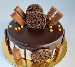 Eggless Oreo Kitkat Chocolate Cake [900 Gms]