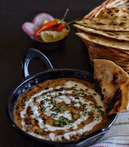 Dal Makhani + 4 Tandoori Roti