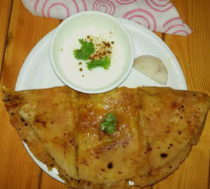 Aloo Paratha With Curd