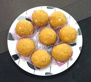 Besan ladoo