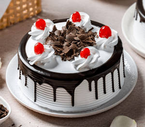 Chocolate Black Forest Cake WITH 400 ML COLD DRIMK