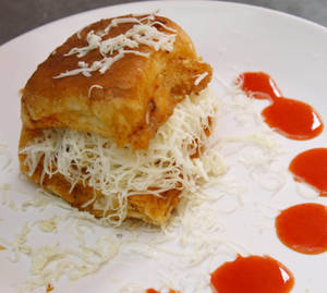 Double Cheese Vadapav 