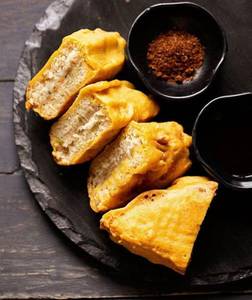 Paneer Bread Pakoda With Chhole