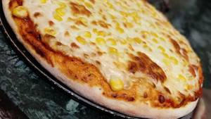Single cheese sweet corn pizza