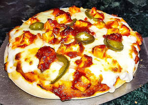 Single cheese spicy paneer pizza