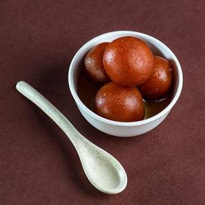 Gulab Jamun (4 Pcs)