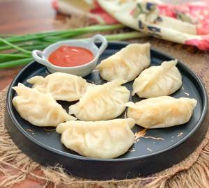Classic Steamed Chicken Momos