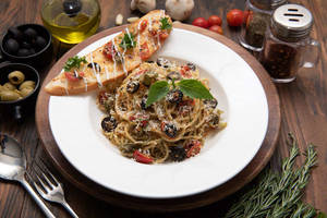 Aglio E Olio Peperoncino Pasta