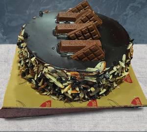 Kitkat Almond Premium Cake