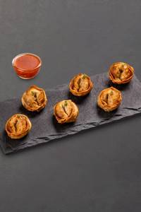 Fried Classic Veg Momos with Momo Chutney - 6 Pcs